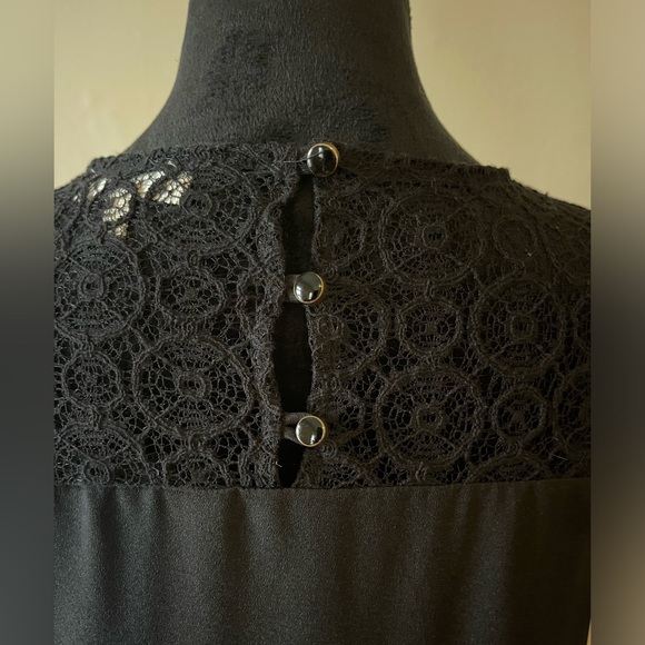 Monteau Los Angeles Black lace/fringe combo sleeveless top, 3 buttons, size L - Picture 5 of 5